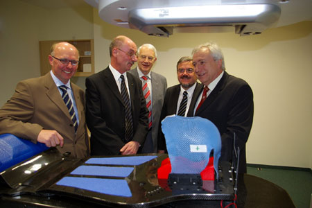 Prof. Dr. Günther Schneider, Dr. Steffen Laub, MdB Günter Baumann, Landrat Frank Vogel und Dr. med. Dieter Baaske (v.l.n.r.). Foto: Chris Bergau Prof. Dr. Günther Schneider, Dr. Steffen Laub, MdB Günter Baumann, Landrat Frank Vogel und Dr. med. Dieter Baaske (v.l.n.r.). Foto: Chris Bergau